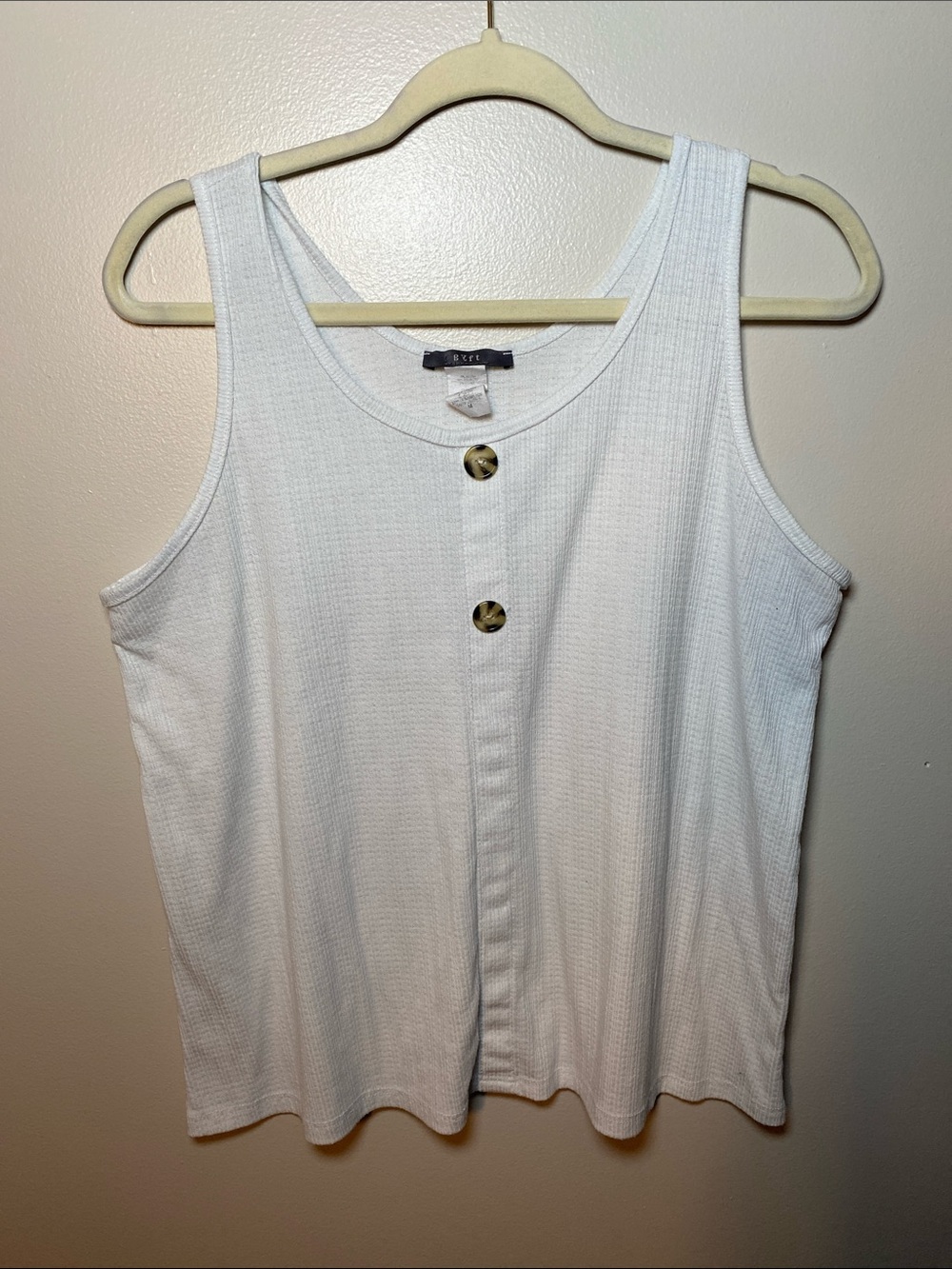 Gyft White Button-Front Textured Tank Top Medium